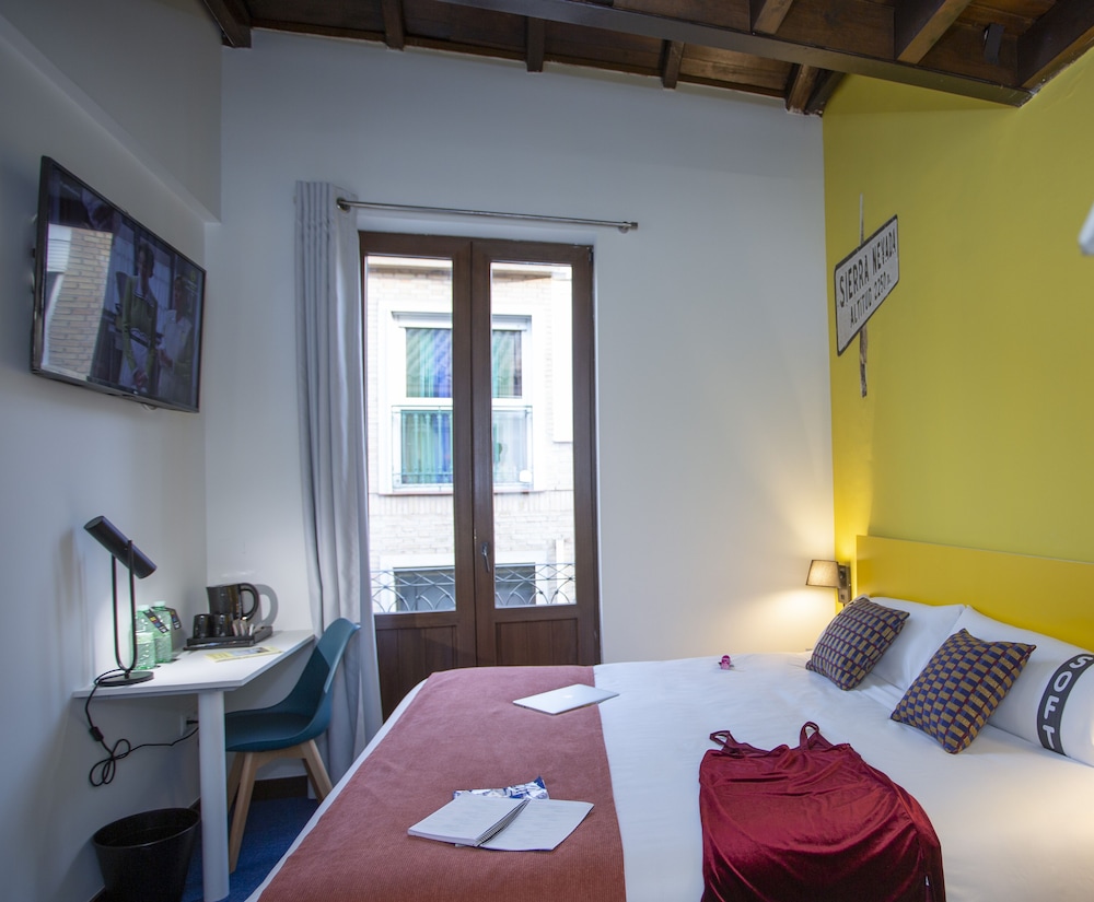 Family Quadruple Room, Balcony - Photo 12