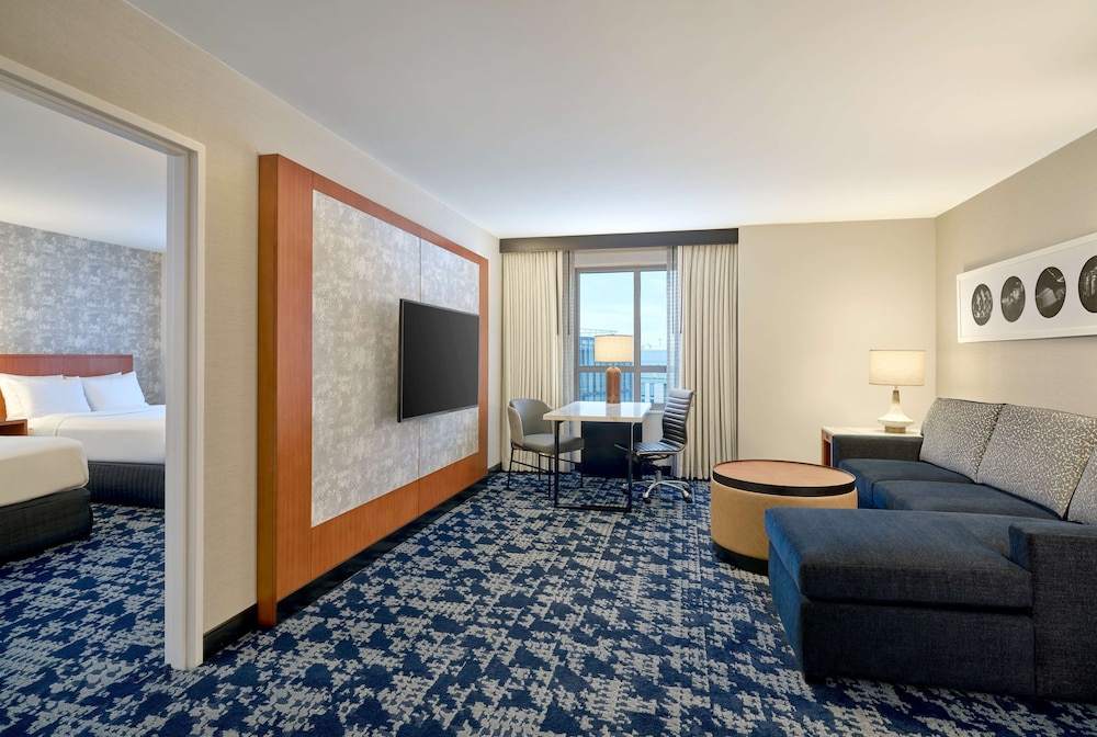 Suite, 2 Double Beds, Accessible, Bathtub (Mobility & Hearing) - Photo 3