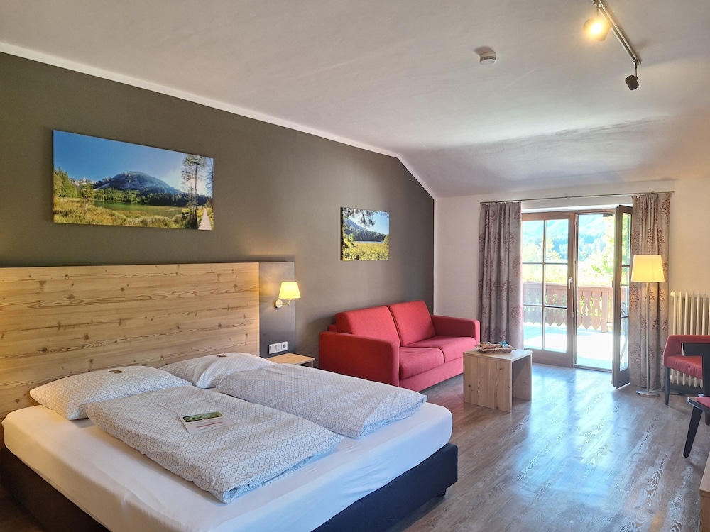 Superior Double Room, 1 King Bed with Sofa bed, Balcony photo 2