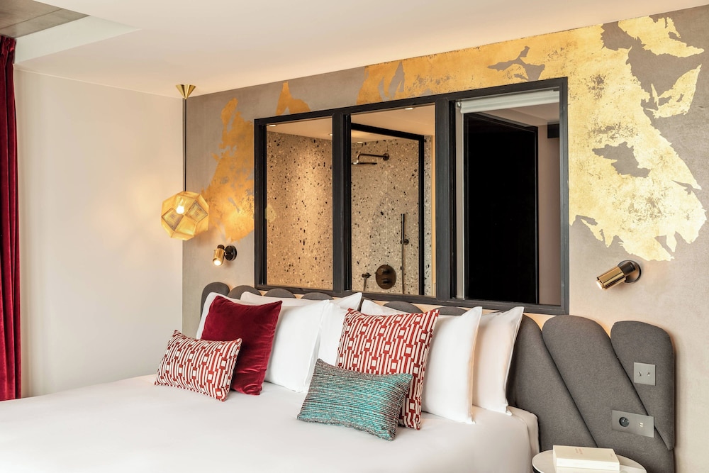 Room, 1 Queen Bed (La Galerie) - Photo 6