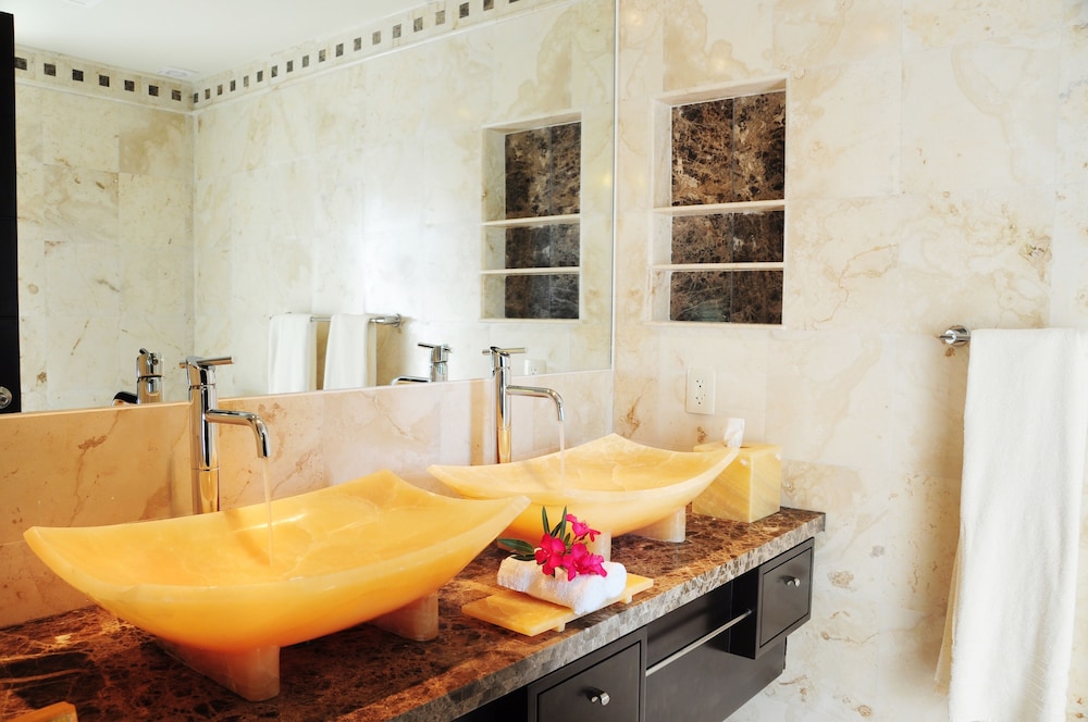 Deluxe Penthouse, 2 Bedrooms, Partial Ocean View - Photo 19