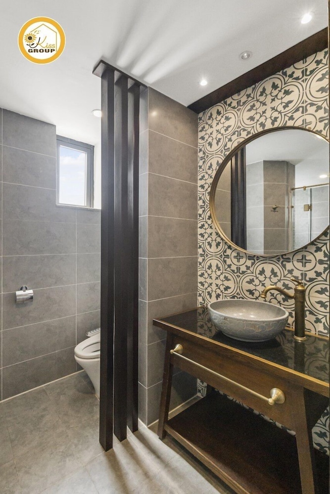 Apartment, 1 Bedroom, Bathtub, City View - Photo 2