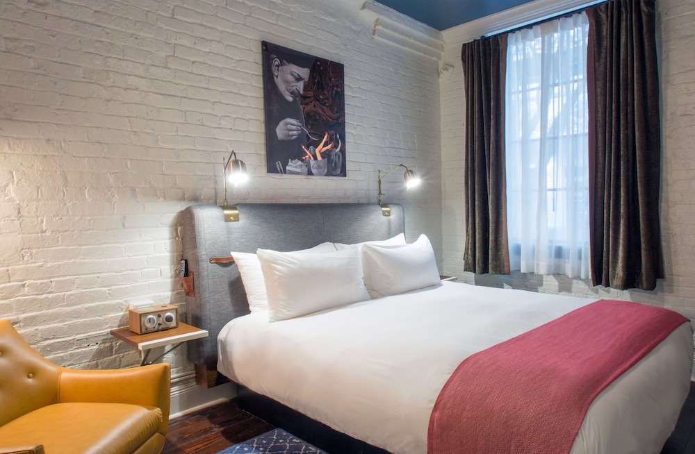 Grande Room, 1 Queen Bed - Photo 1