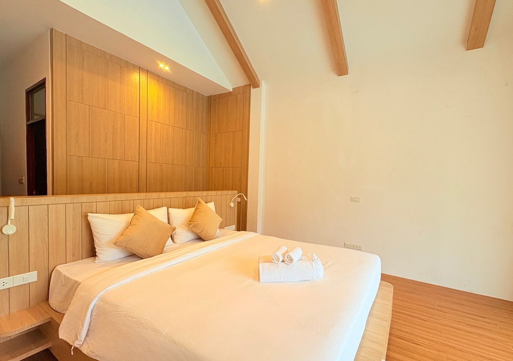 Deluxe Room, 1 Bedroom, Pool View, Ground Floor