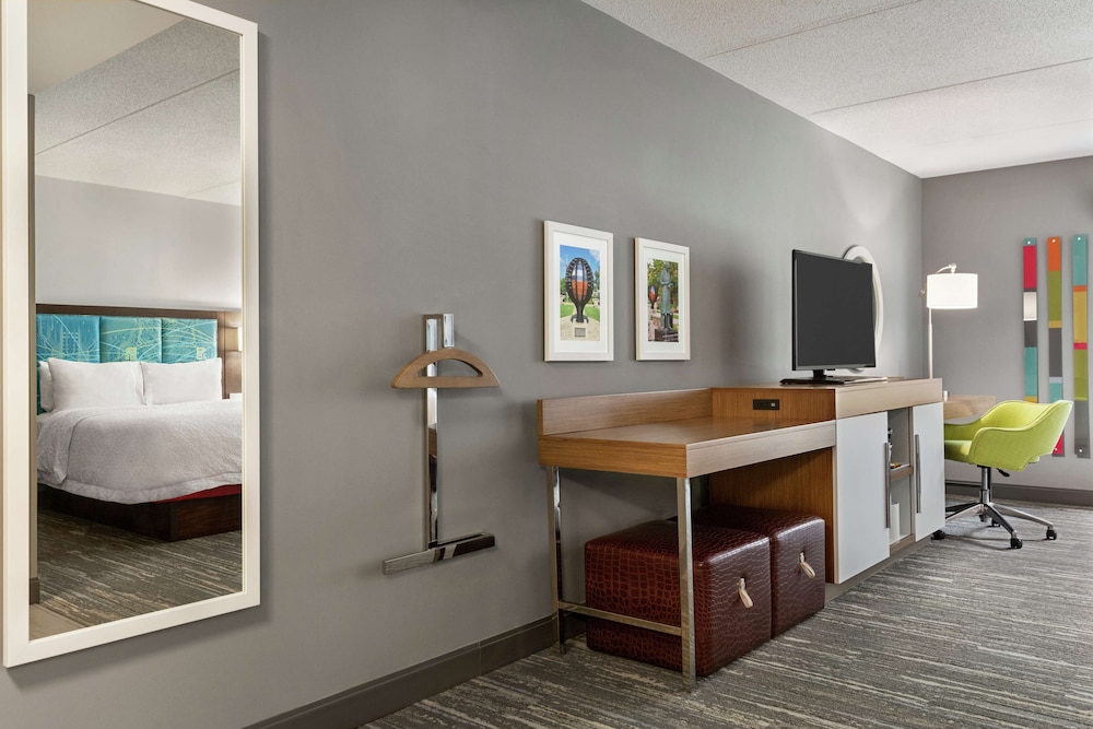 Room, 2 Queen Beds, Accessible, Non Smoking (Roll-in Shower)
