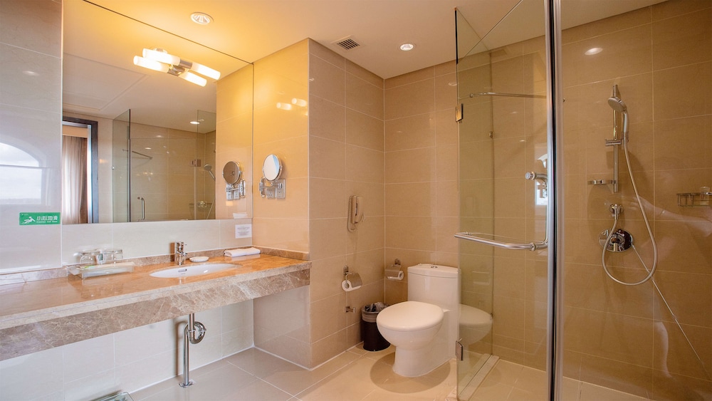 Suite, 1 Bedroom - Photo 10