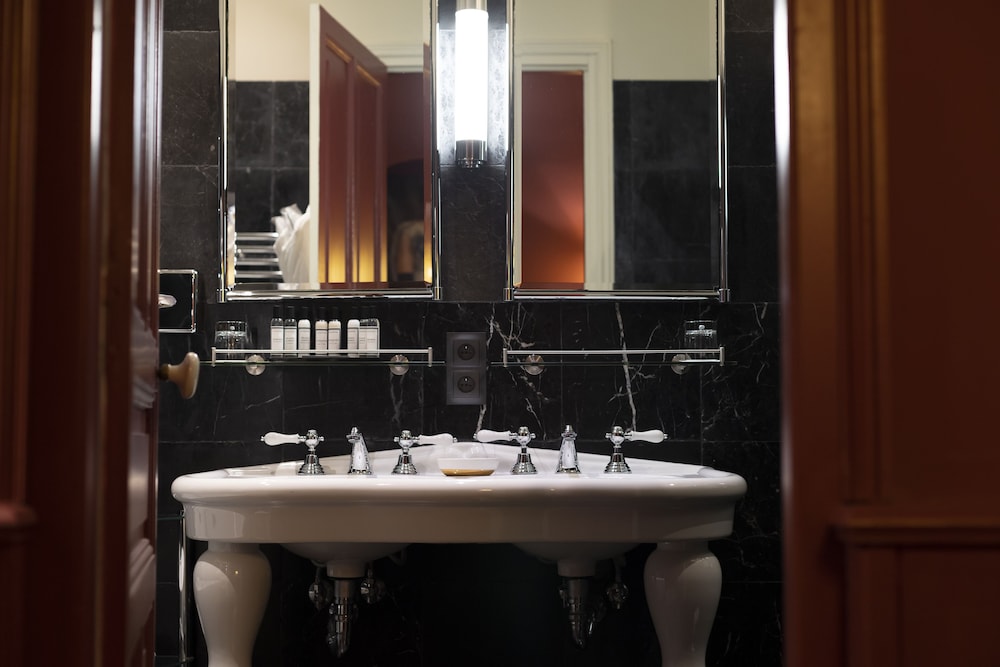Classic Suite, 1 Double Bed, Mountain View, Garden Area Classic Suite, 1 Double Bed, Mountain View, Garden Area