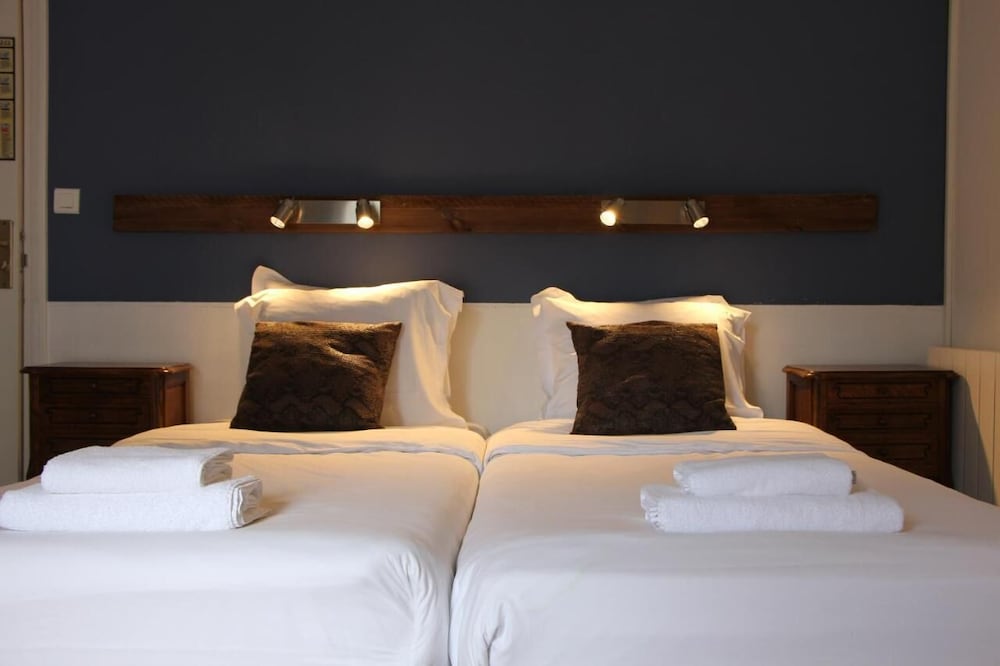 Comfort Twin Room, City View photo 1