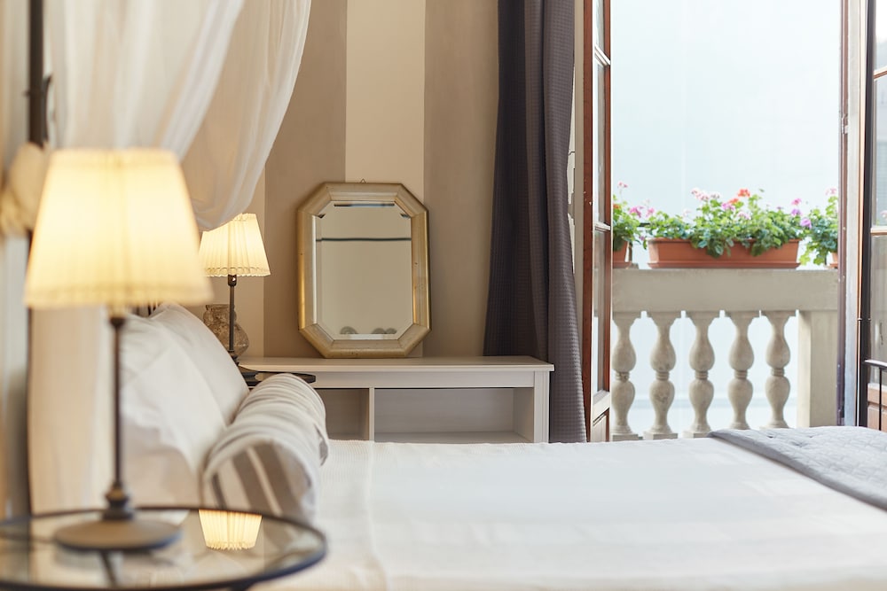 Deluxe Double Room, Non Smoking, Ensuite (Vista Duomo) photo 3