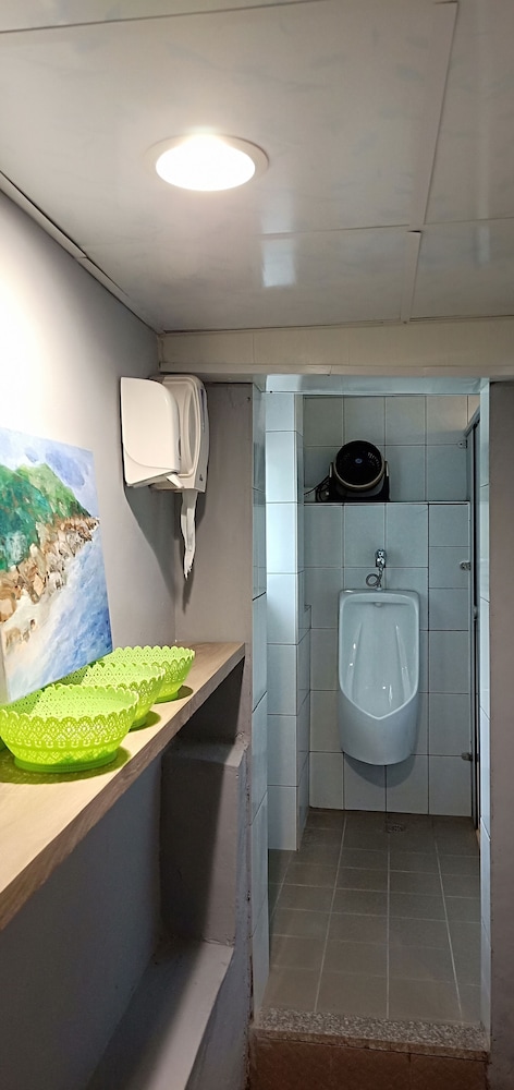 Shared Single Dormitory, Shared Bathroom photo 3