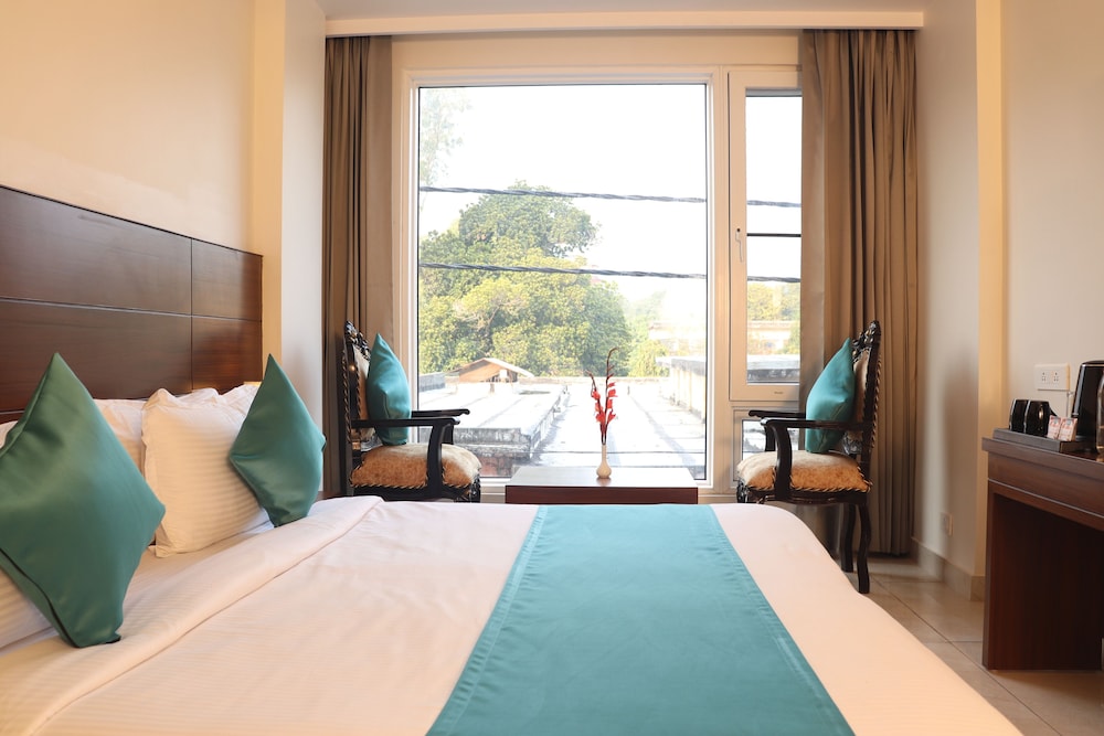 Executive King Room - Photo 11