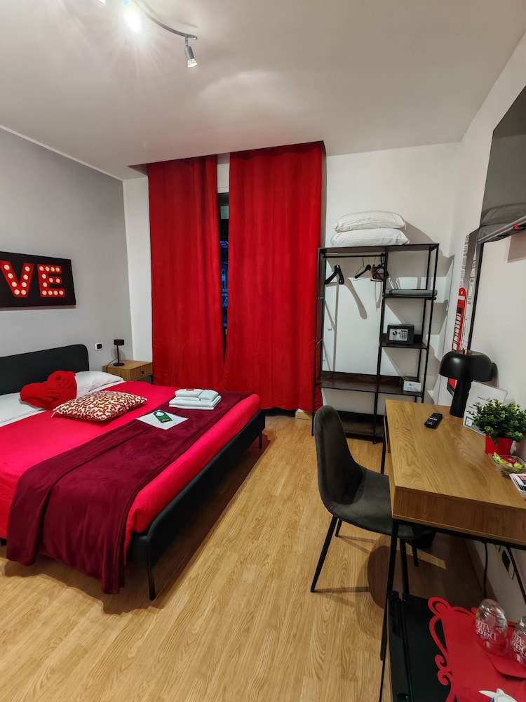 Double Room (Red) photo 1