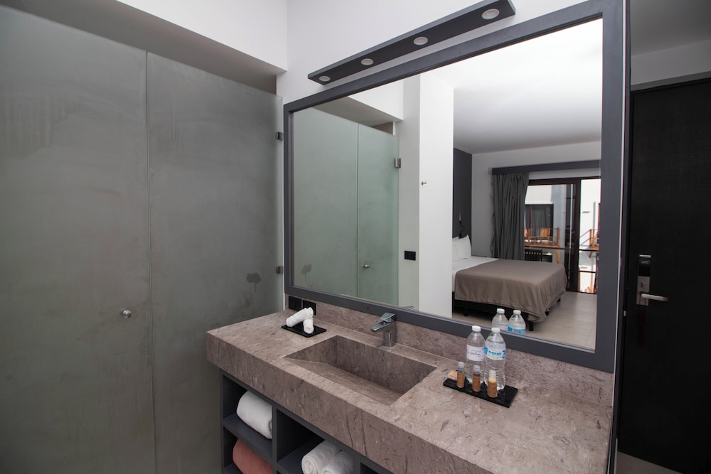 Deluxe Room - Photo 2