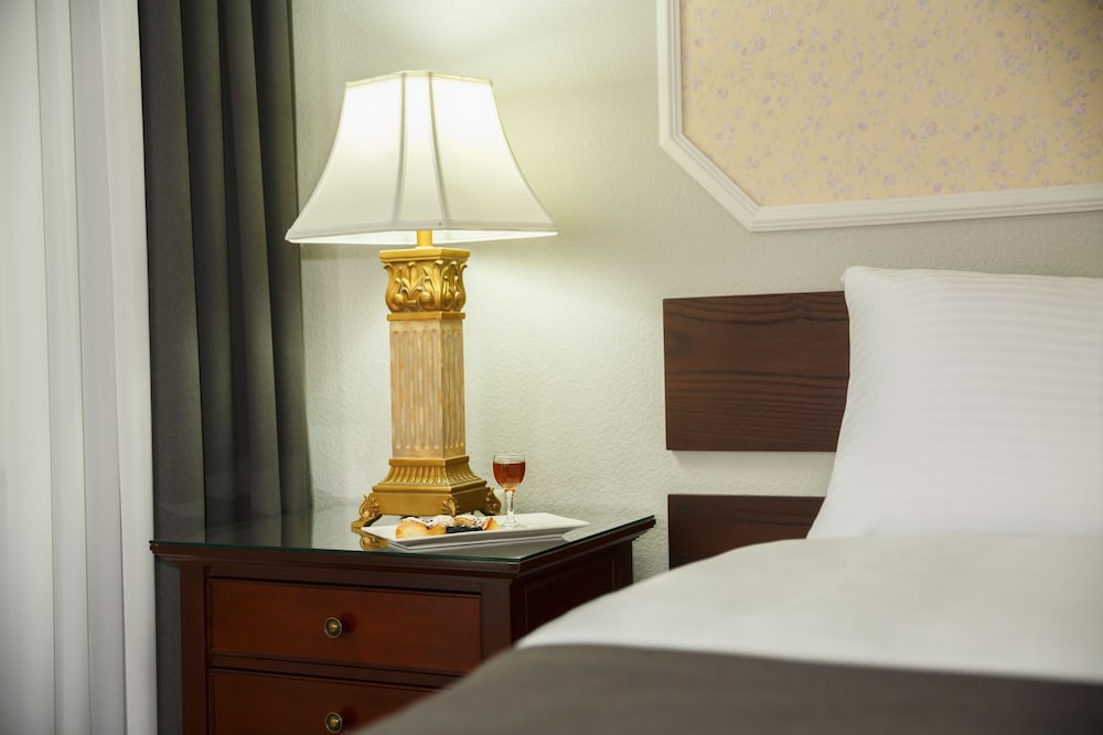 Deluxe Room, 1 King Bed photo 3