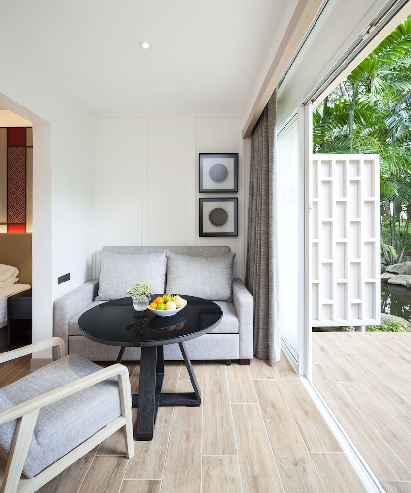 Deluxe Room, 1 King Bed (Pet Friendly) - Photo 3