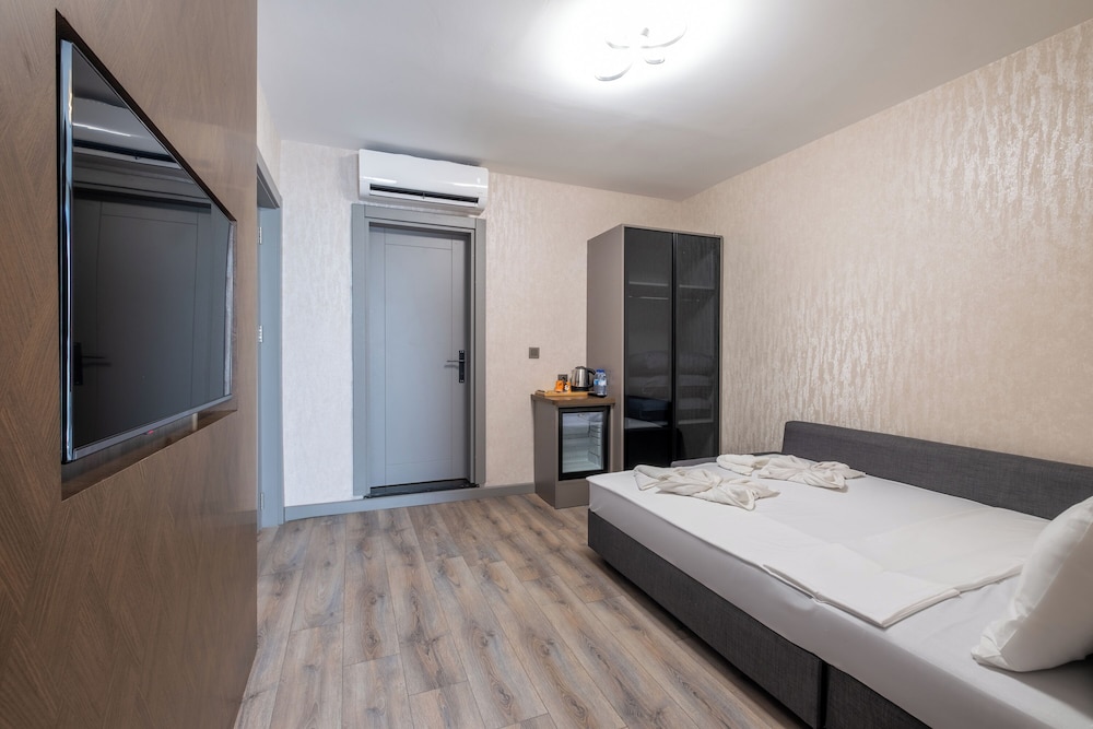Deluxe Quadruple Room, Sea View photo 3