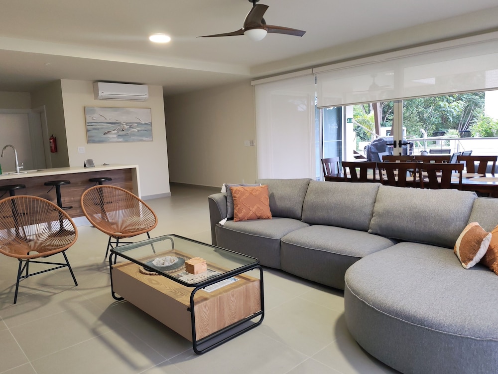 Deluxe Condo, 3 Bedrooms, Partial Ocean View, Garden Area thumbnail 5