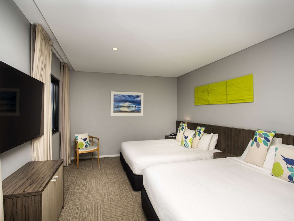 Family Room, 1 King Bed with Sofa bed, Lake View photo 2