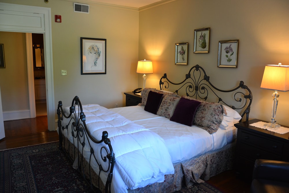 Suite, Non Smoking, Jetted Tub (Orchid) photo 3