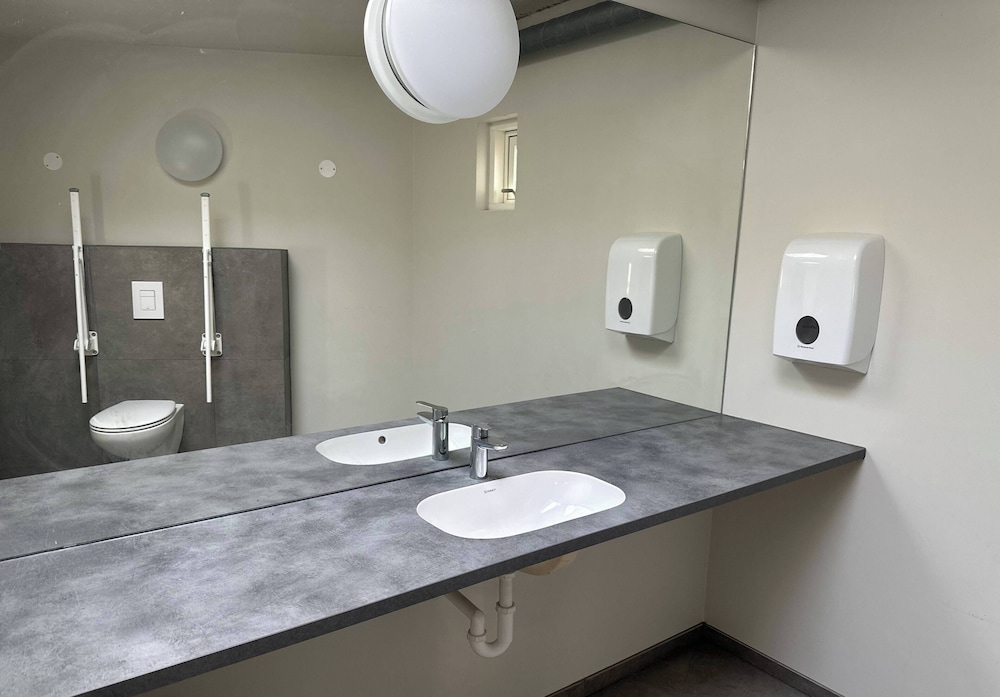 Family Room, Shared Bathroom, Mountain View photo 3