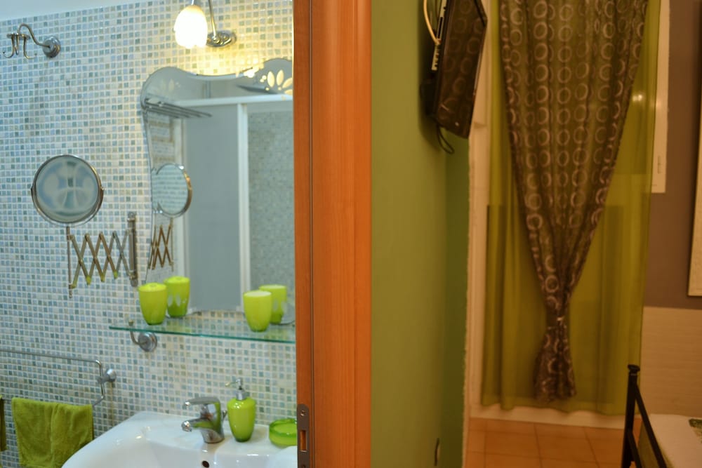 Basic Quadruple Room photo 2