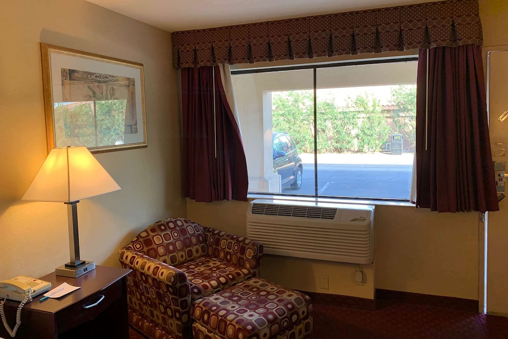 Room, 2 Queen Beds, Smoking photo 3