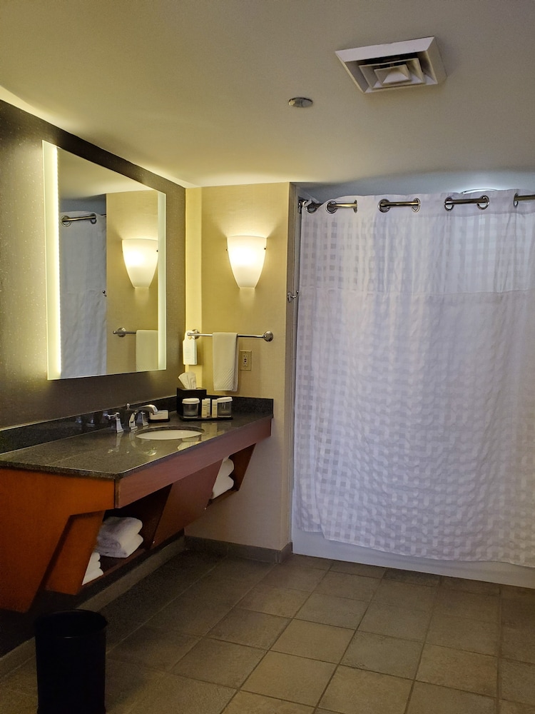 Suite, 2 Double Beds, Accessible, Bathtub - Photo 5