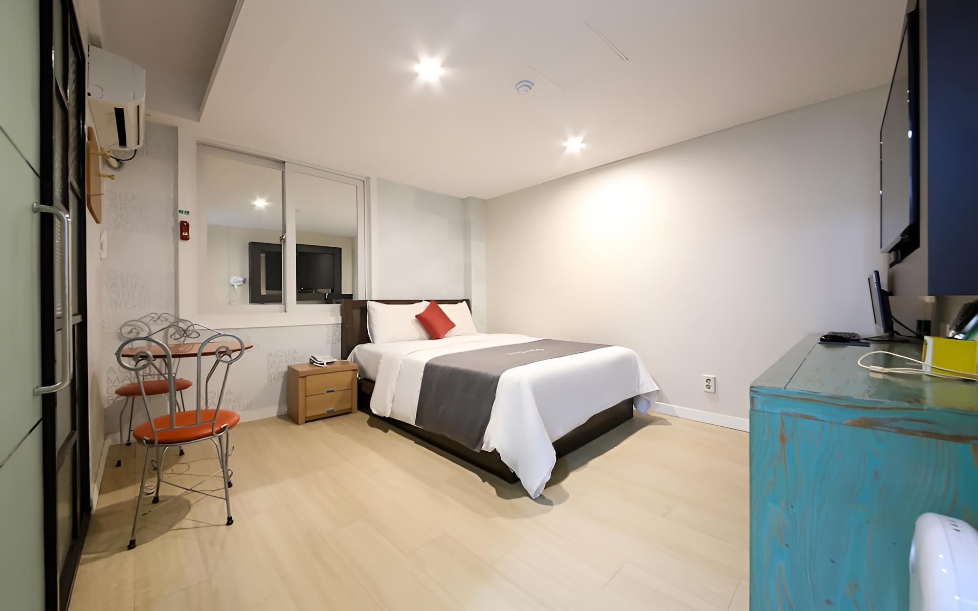 Room (Suite room (massage bed))