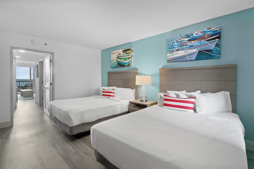 Pinnacle Oceanfront Deluxe One Bedroom Queen Suite