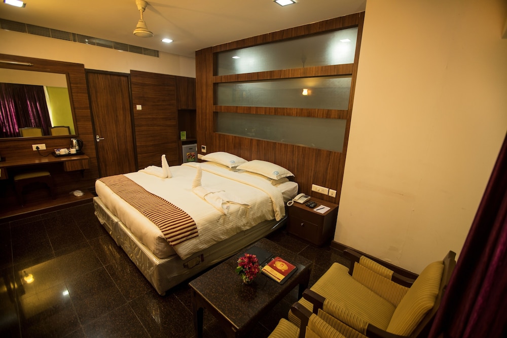 Executive Suite - Photo 5