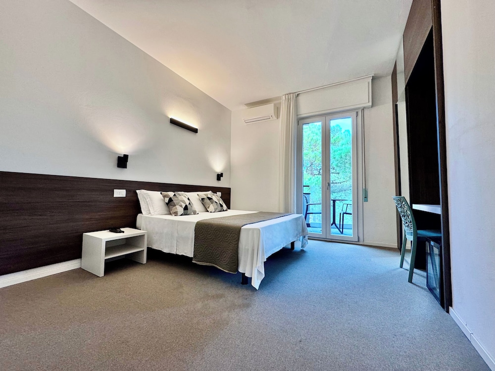 Double Room, 1 King Bed, Private Bathroom