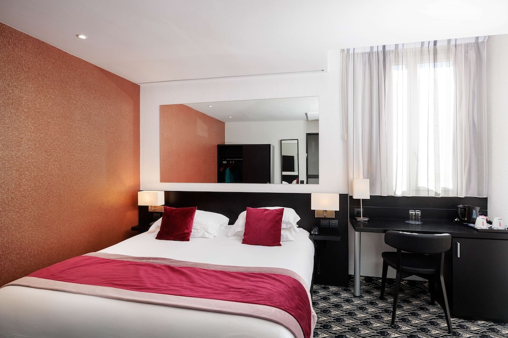 Standard Room, 1 King Bed, Non Smoking (Twin bed on request) - Photo 10