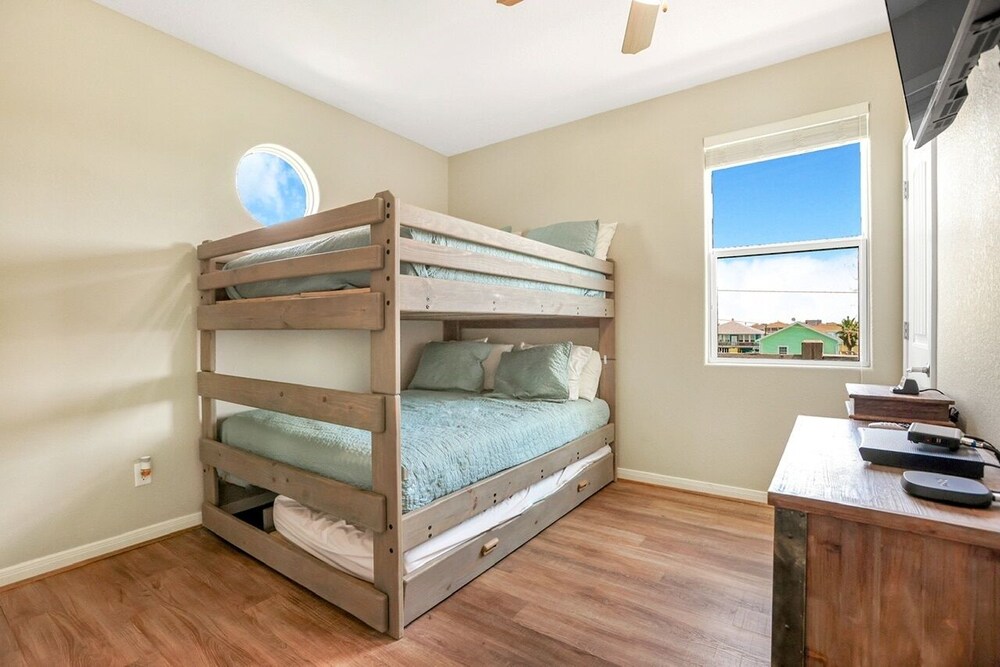 House, 3 Bedrooms photo 2