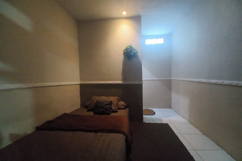 Economy Double Room photo 2