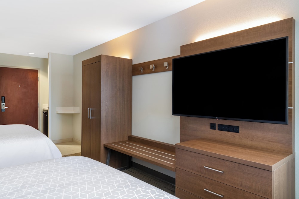 Standard Room, 2 Queen Beds, Accessible - Photo 1