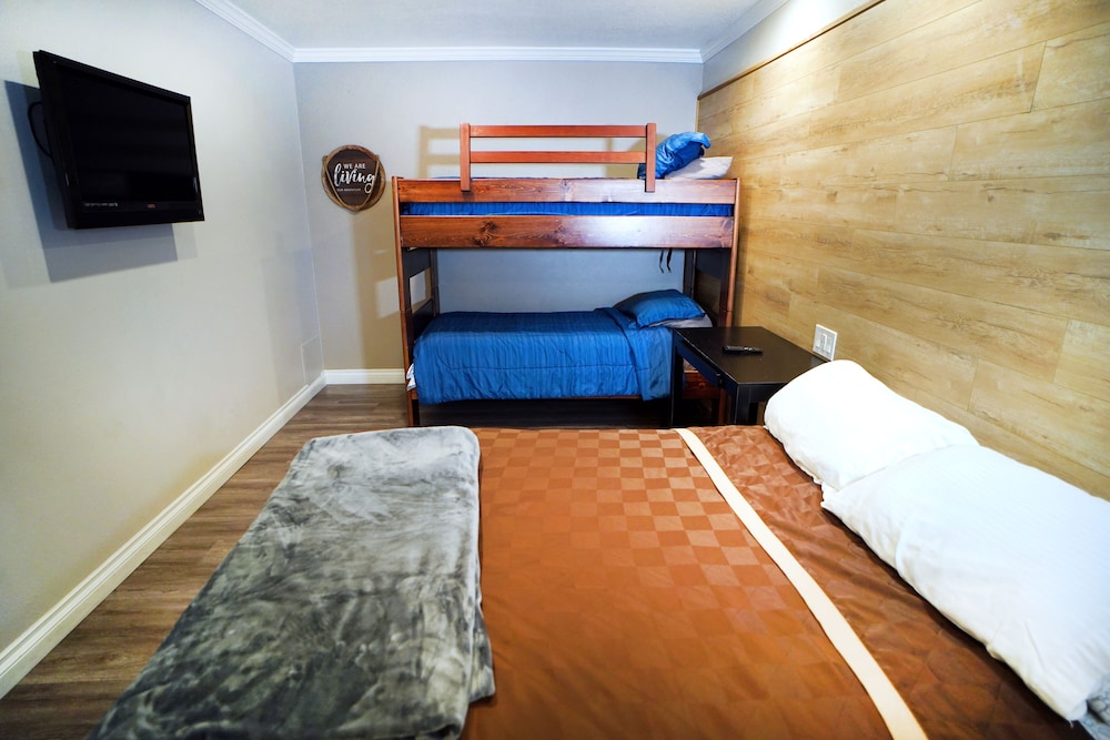 Family Cabin - Photo 1