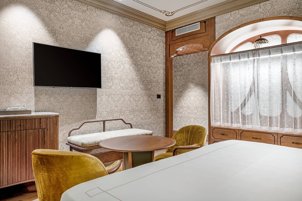 Premium Room, 1 King Bed, City View