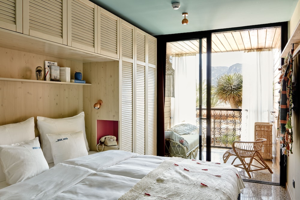 Double Room, Terrace, Partial Sea View (Bayside)