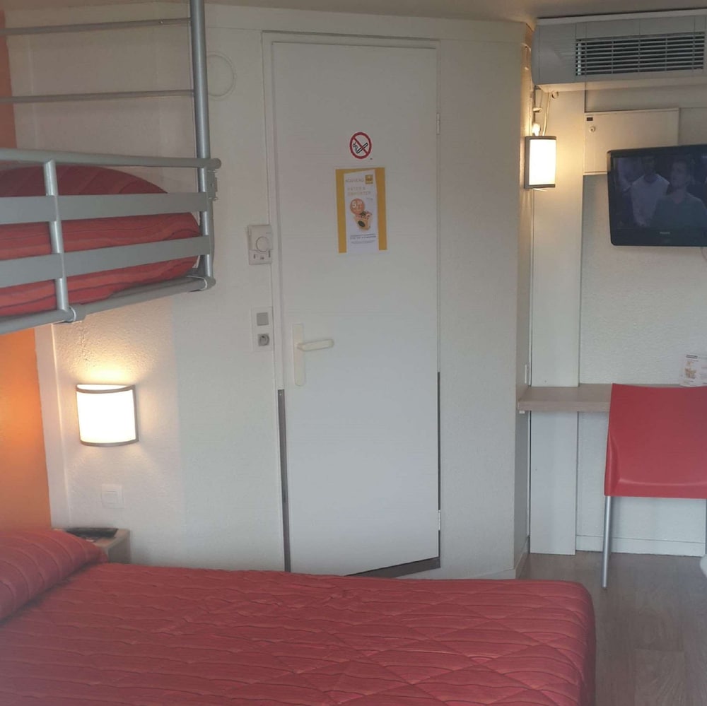 Standard Room, Multiple Beds (1 Double and 1 Single bed) photo 1