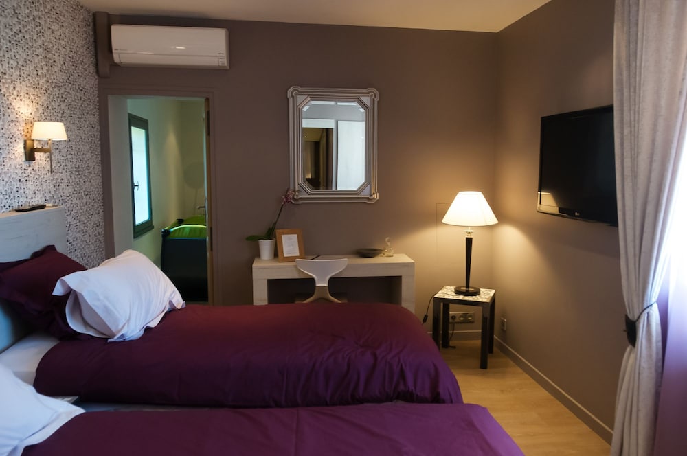 Comfort Room, 1 King Bed, Non Smoking, Garden View (Plume) photo 1