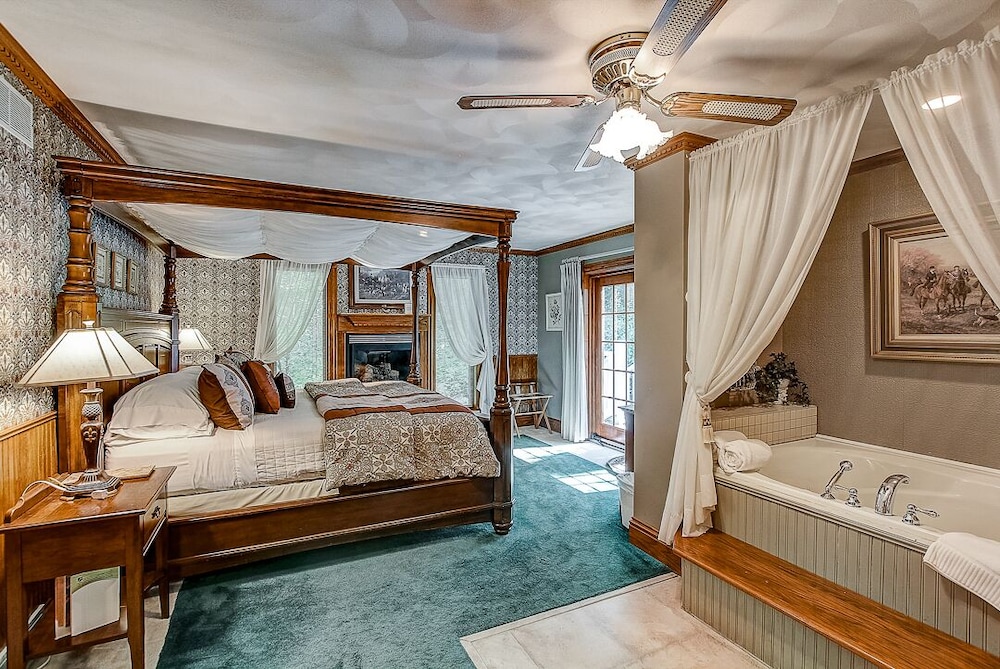 Romantic Suite, 1 King Bed with Sofa bed, Non Smoking photo 1