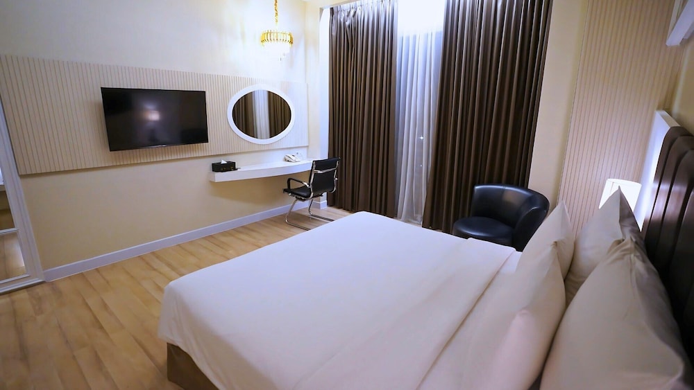 Deluxe Suite, City View photo 3
