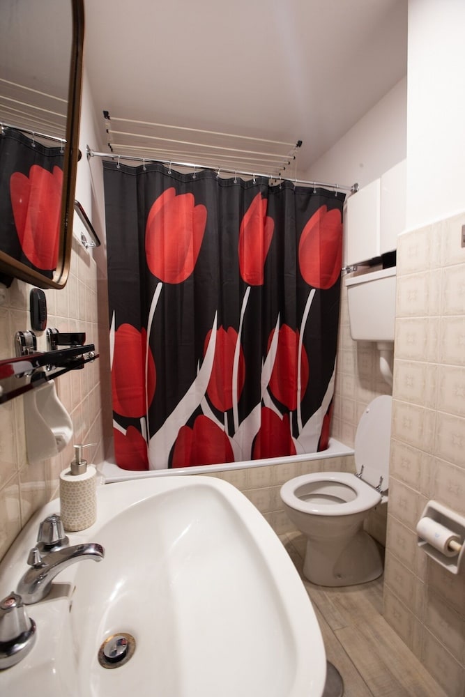 Apartment photo 2