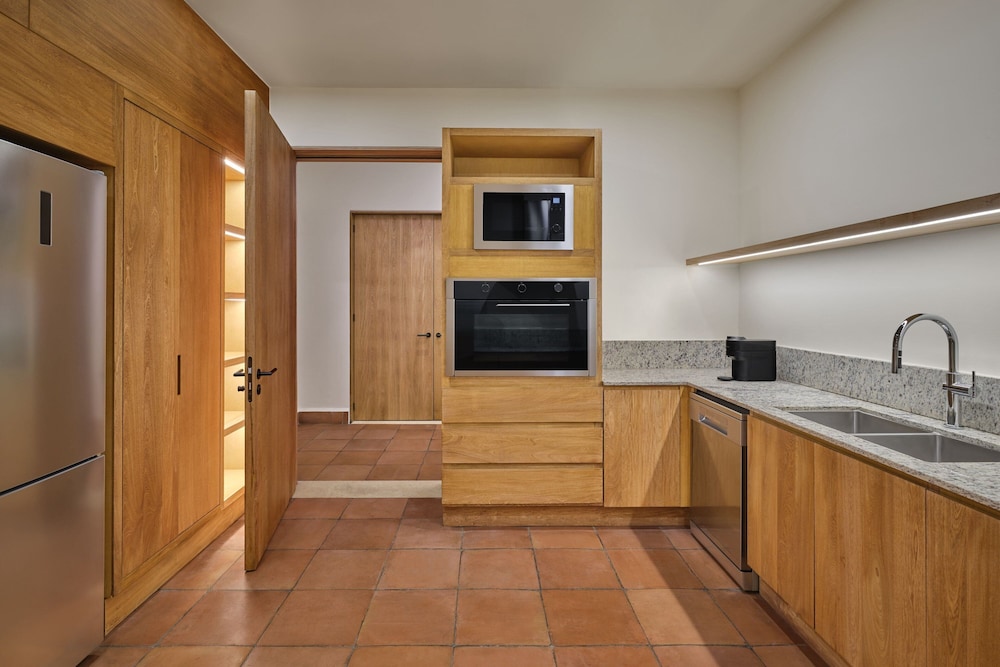 Presidential Villa, 1 Double Bed, Beachfront photo 1