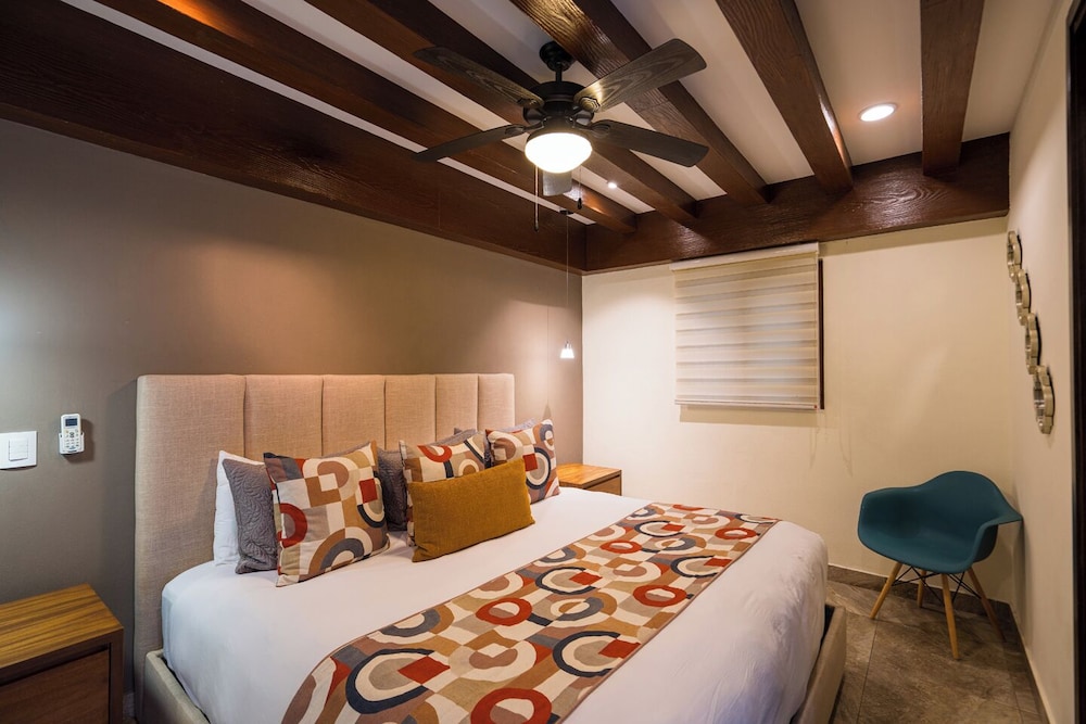 Deluxe Loft, 2 Bedrooms, Street View