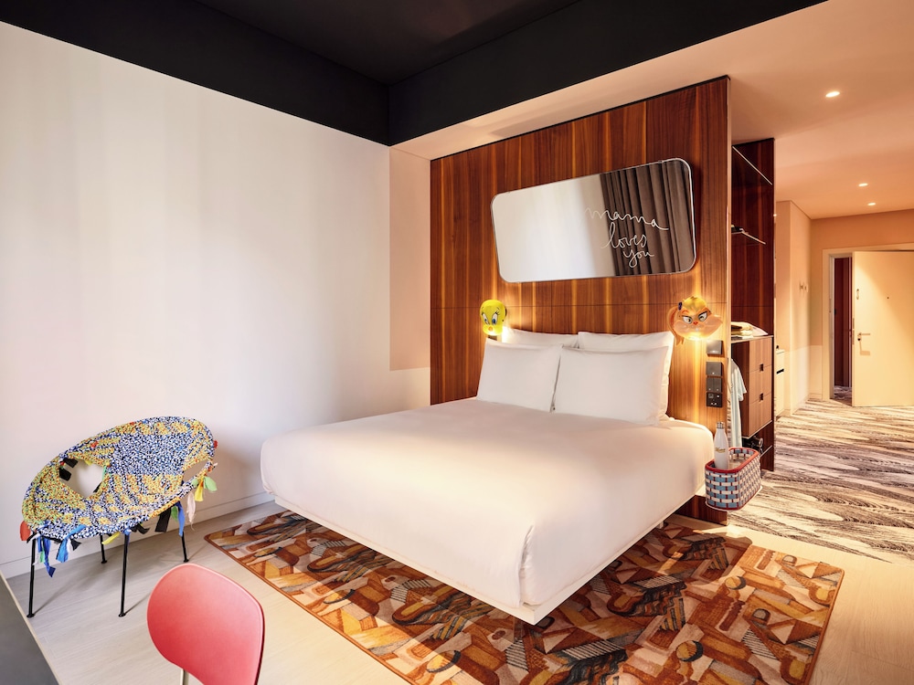 Double Room, 1 King Bed (Medium Mama. Burj View) photo 3