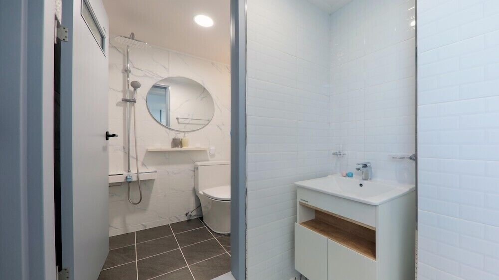 Room (A-202 duplex spa) - Photo 3