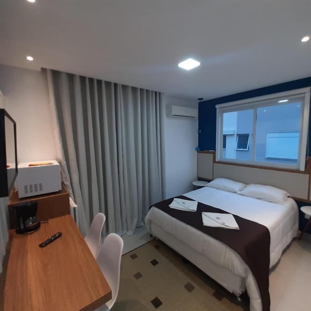 Deluxe Double or Twin Room, Partial Sea View