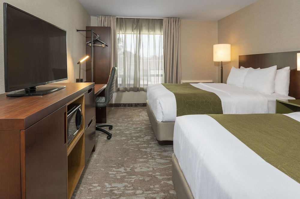 Room, 2 Queen Beds (Stair Access Only) - Photo 1