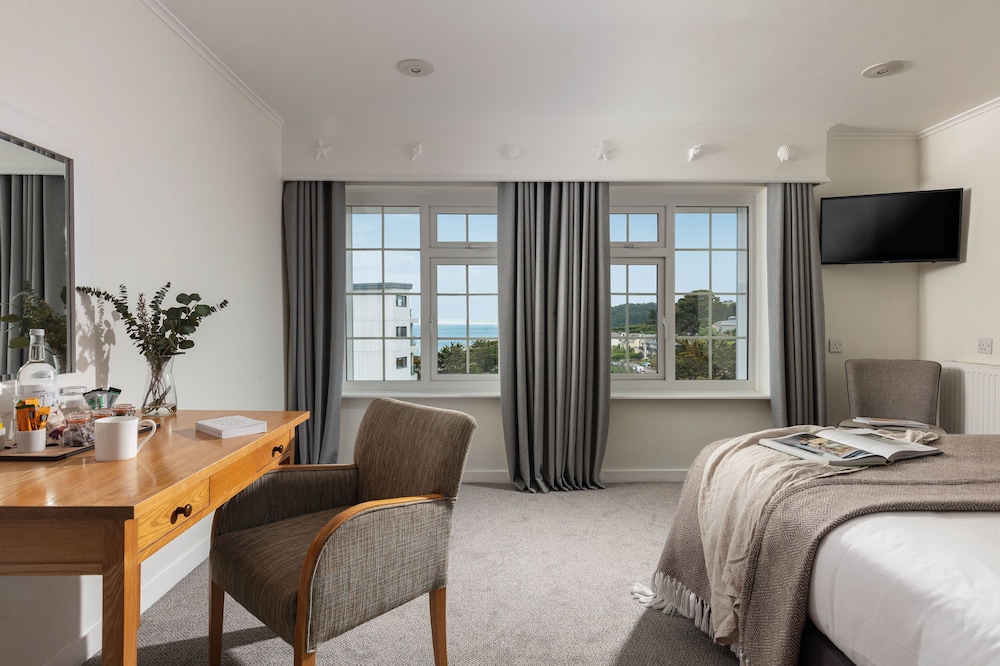 Classic King with View - Photo 1